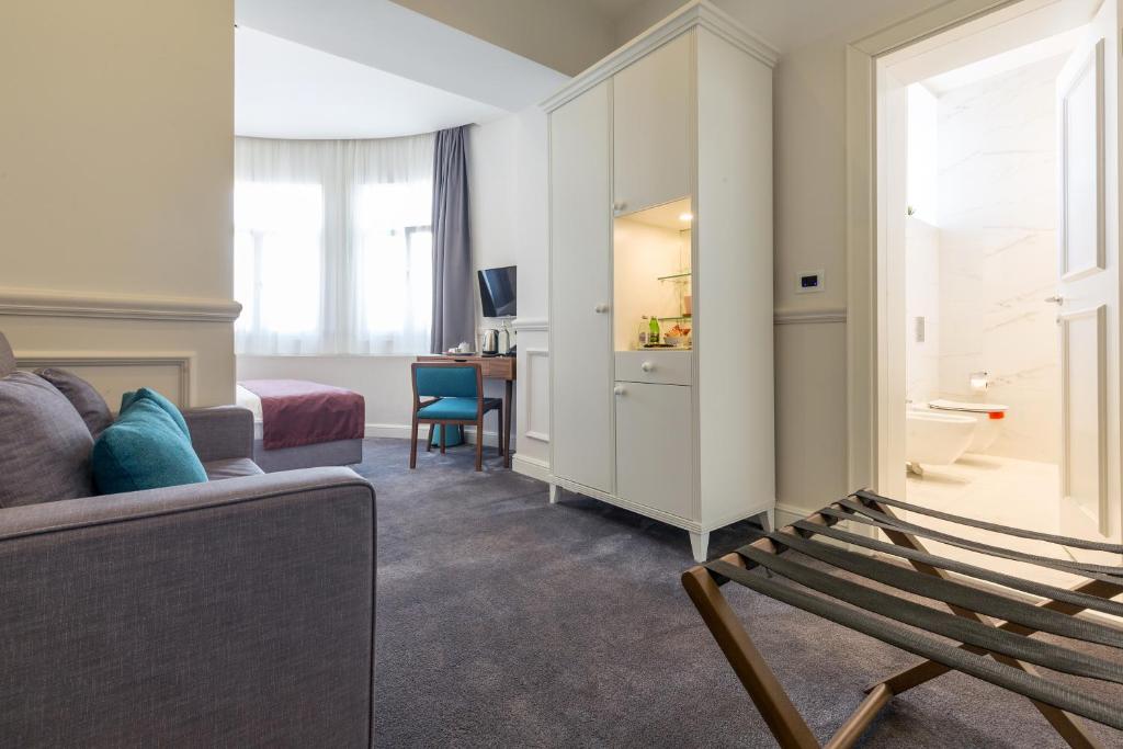 Public House Hotel - 3