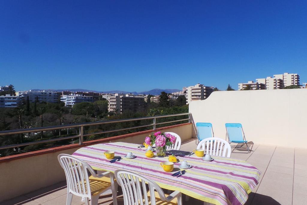 Spacious and bright flat Downtown and Beaches - Swimming Pool 전경