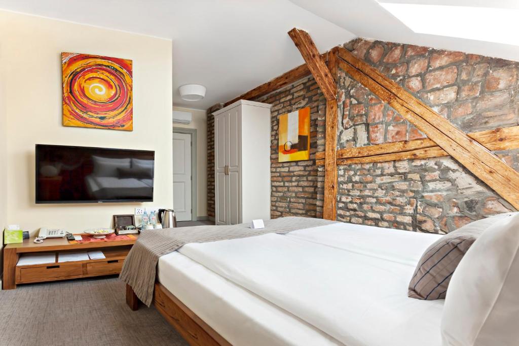 SuperB Luxury Suites photo