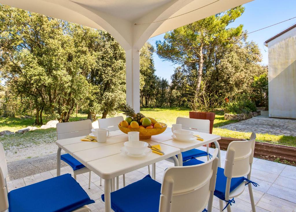 Apartment in pinewood near the sea, Nerezine