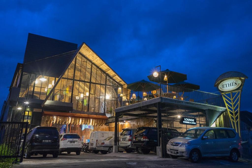 ETHES Coworking &#8211; Coliving &#038; Lounge