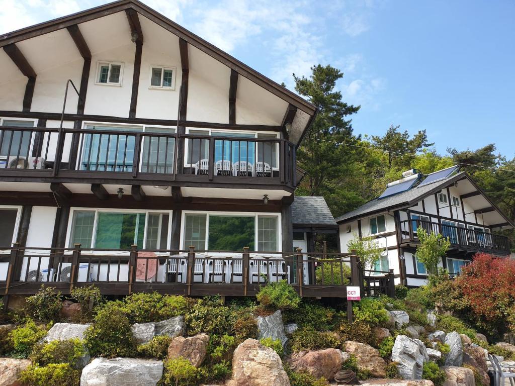 Tongyeong Yehyang Pension, Tchongjong