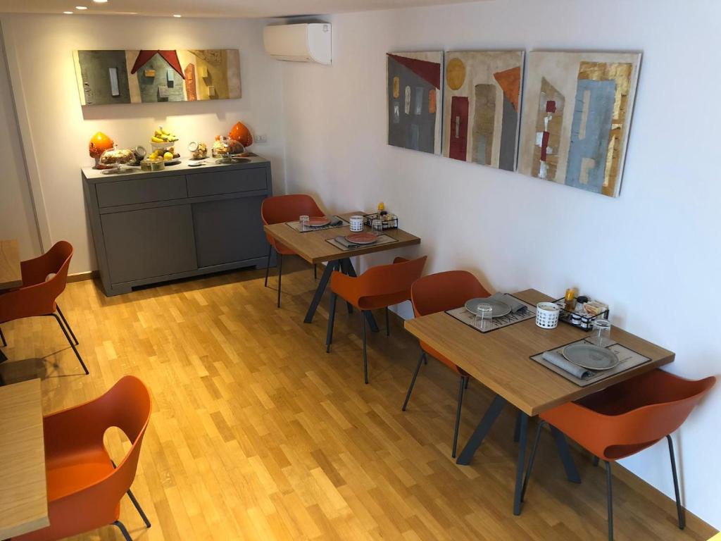 Food and beverages, 200 Rooms & Terrace in Bari