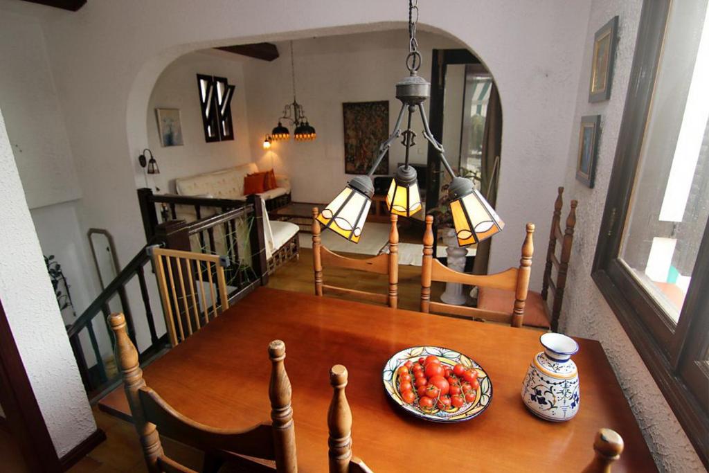 Lovely 2 bedroom house with private garden - 3