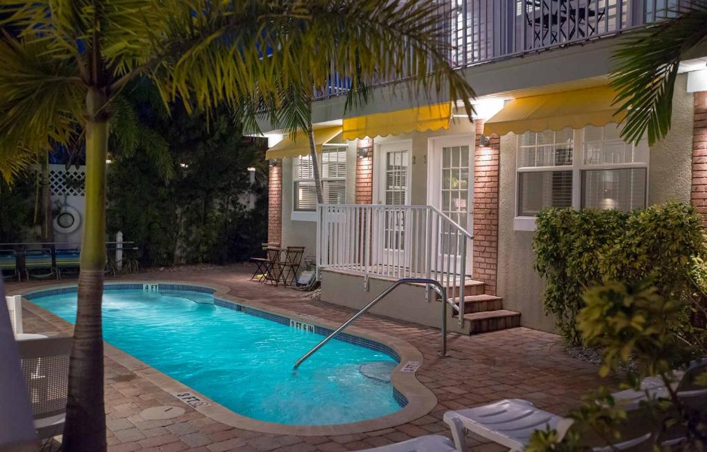 Coconut Inn Pass-a-Grille Beach photo