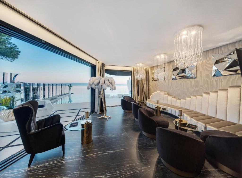 Hotel Posh photo