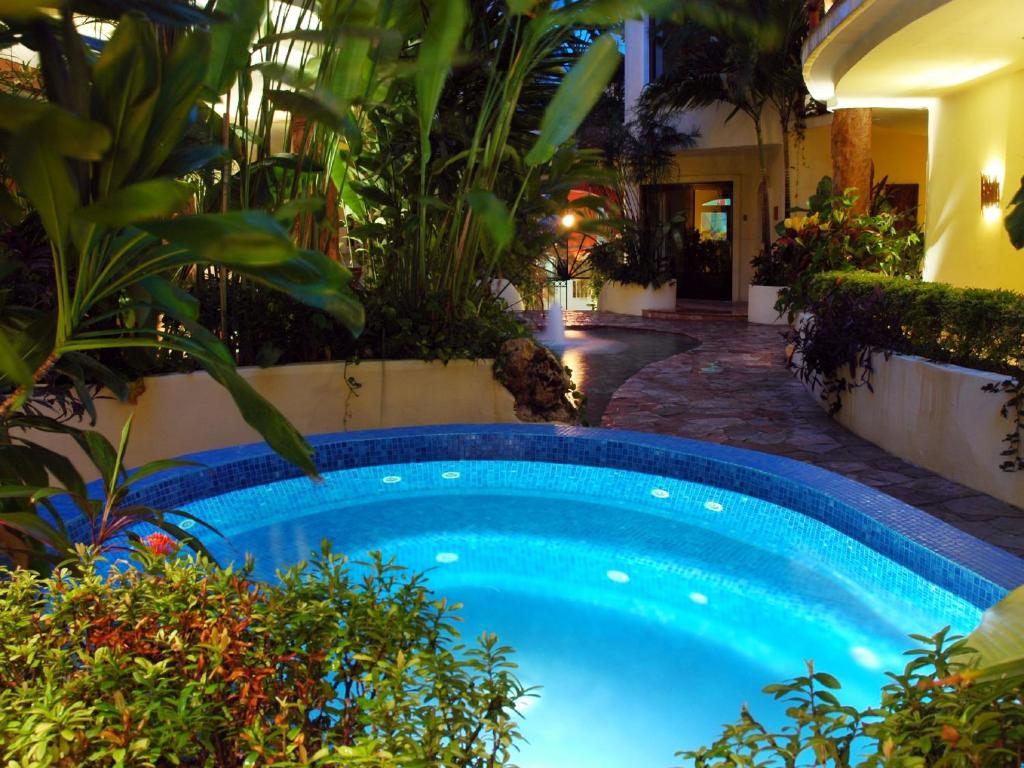 Villas Sacbe Condo Hotel and Beach Club - 1