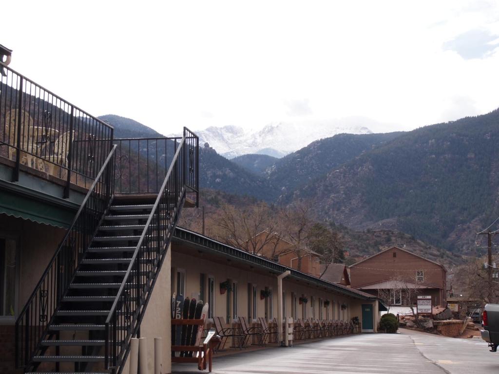 Eagle Motel — Hotel in Colorado Springs (CO)