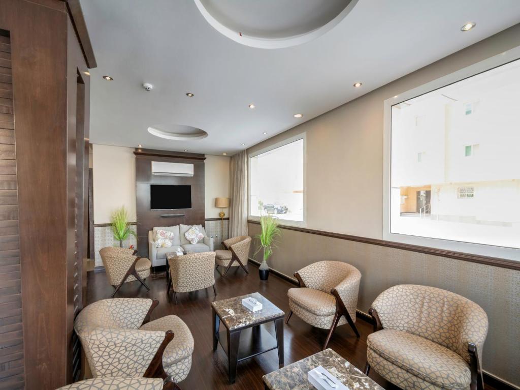 OYO 160 Dotel Suites photo