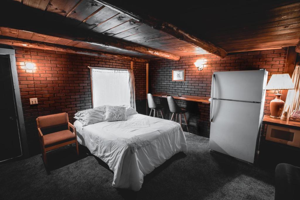 Gateway Inn & Cabins Photo 11