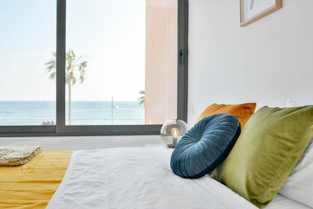 Phaedrus Living Seaview Luxury Flat Marina Court 213 photo