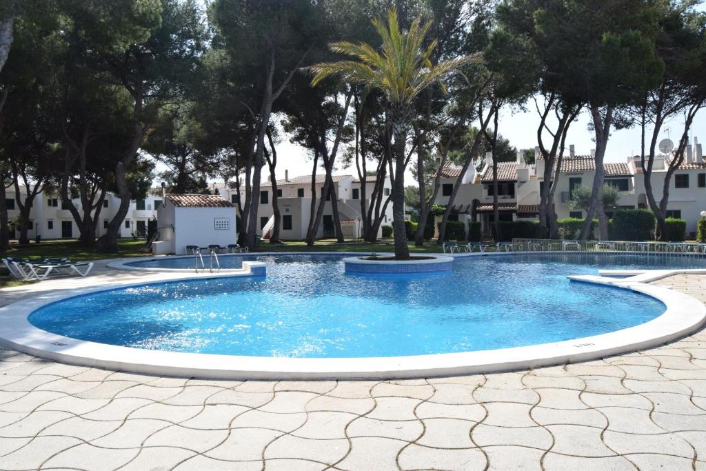 Apartamentos Las Brisas I & II — Swimming pool in Cala'n Bosch, Balearic Islands