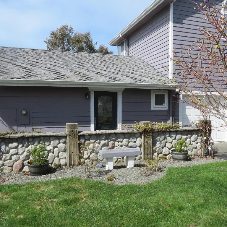Tanbark Shores Guest Suite photo