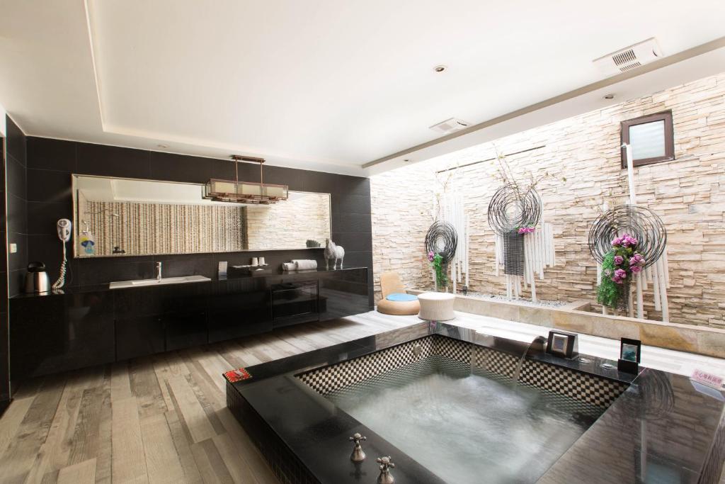 Bathroom, Feng Cai Motel in Changhua