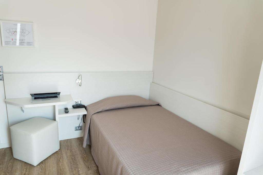 Hotel Mara photo