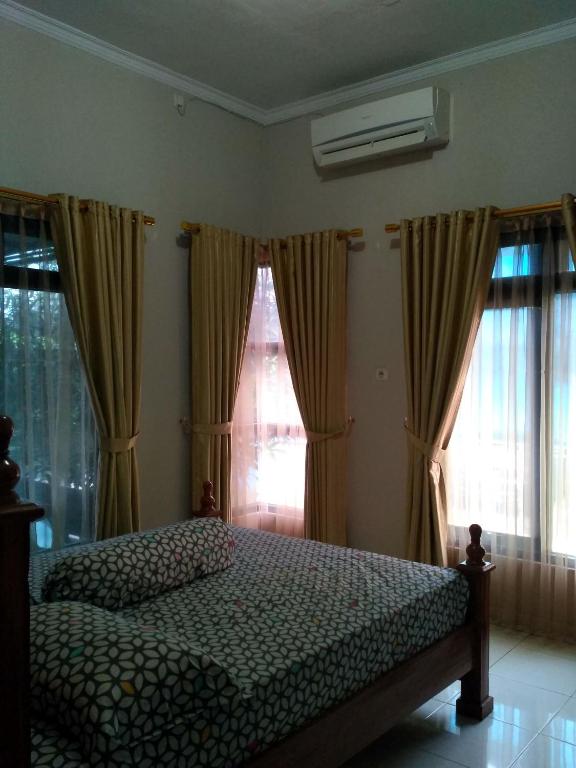 WIEN HOMESTAY 2 CIREBON - F9 Family Homestay photo