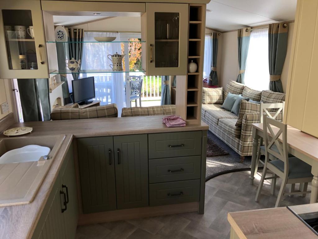 Deluxe Riverside Static Caravan, Cheddar