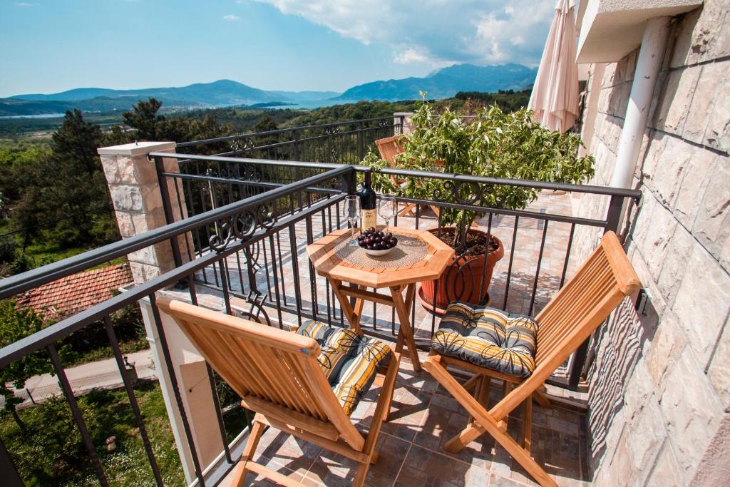 Sunny Nest Apartments — Hotel in Kotor