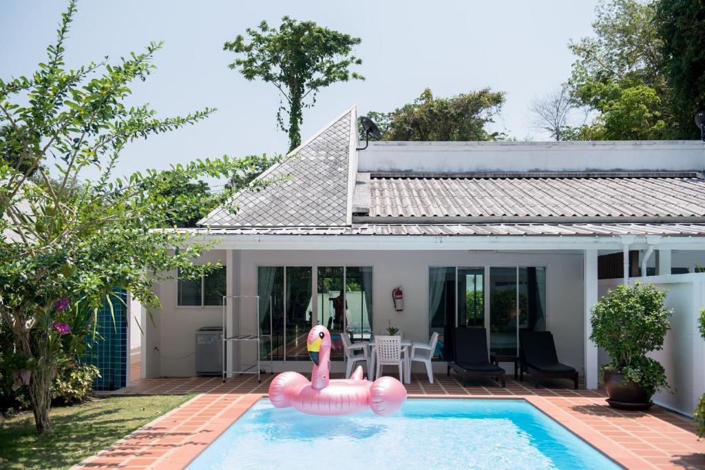 Baan Promphun Pool Villa by BV photo