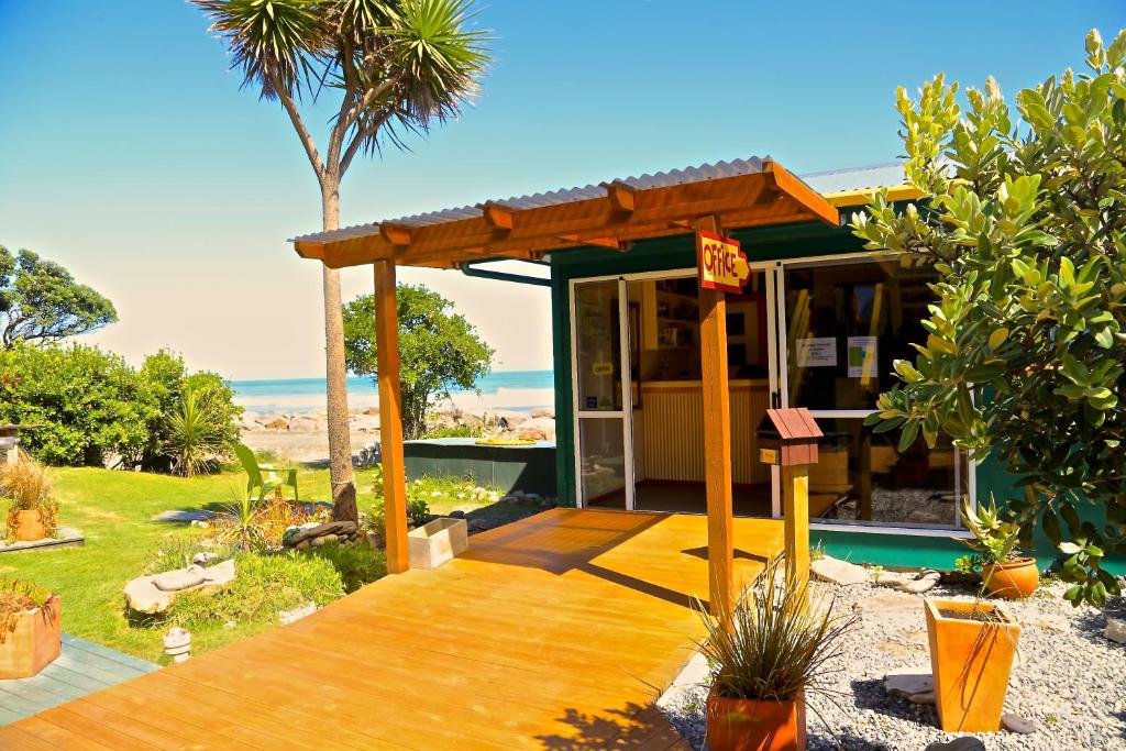 Punakaiki Beach Hostel photo