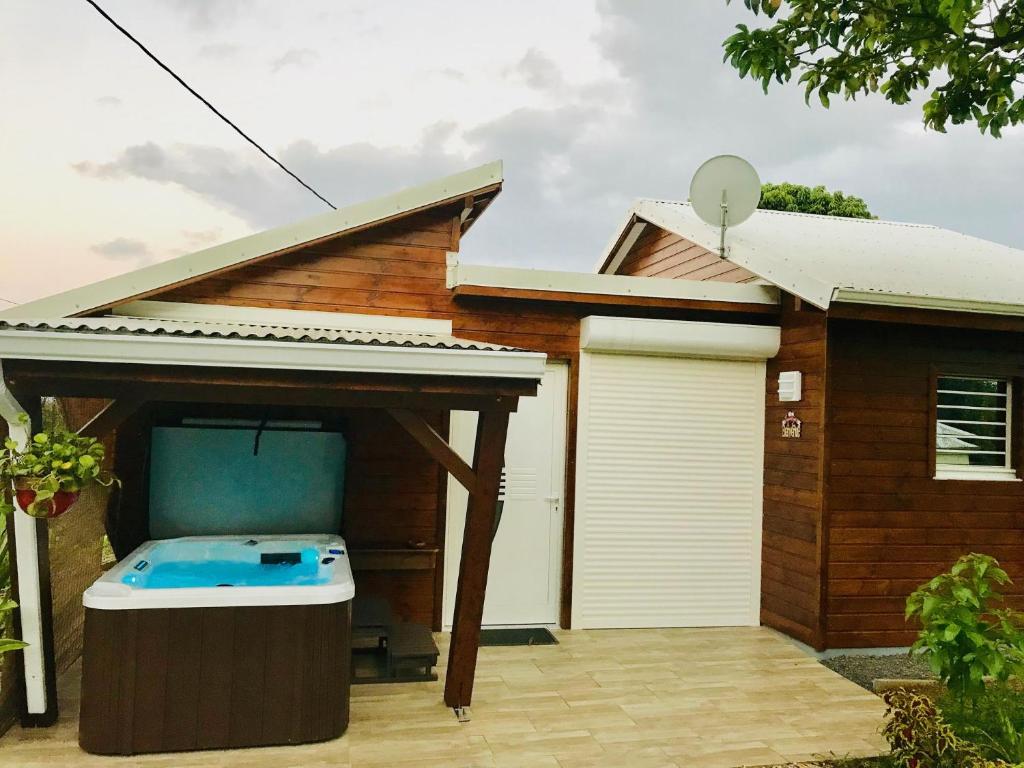 Gîte spacieux avec Jacuzzi - ****5 étoiles****, Baie-Mahault