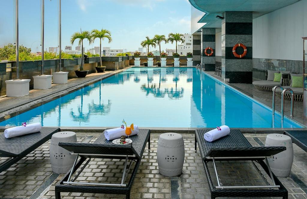 Swimming pool, Muong Thanh Luxury Song Han Hotel in Da Nang