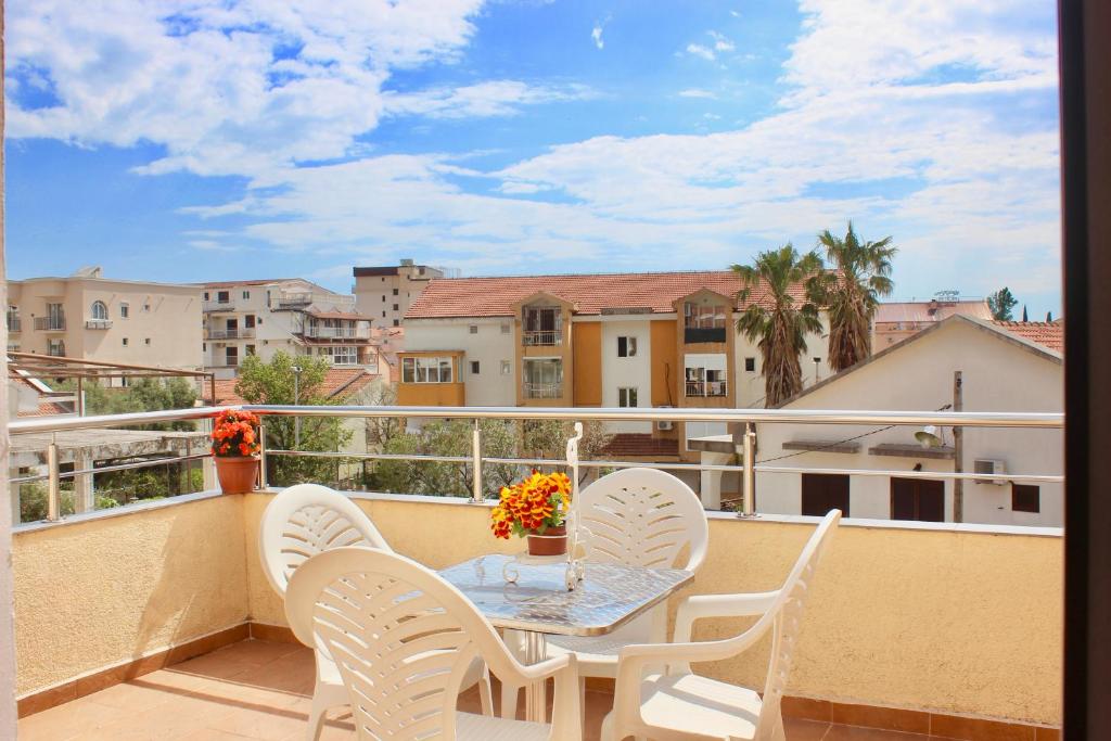 Nir Apartments Budva — Hotel in Budva