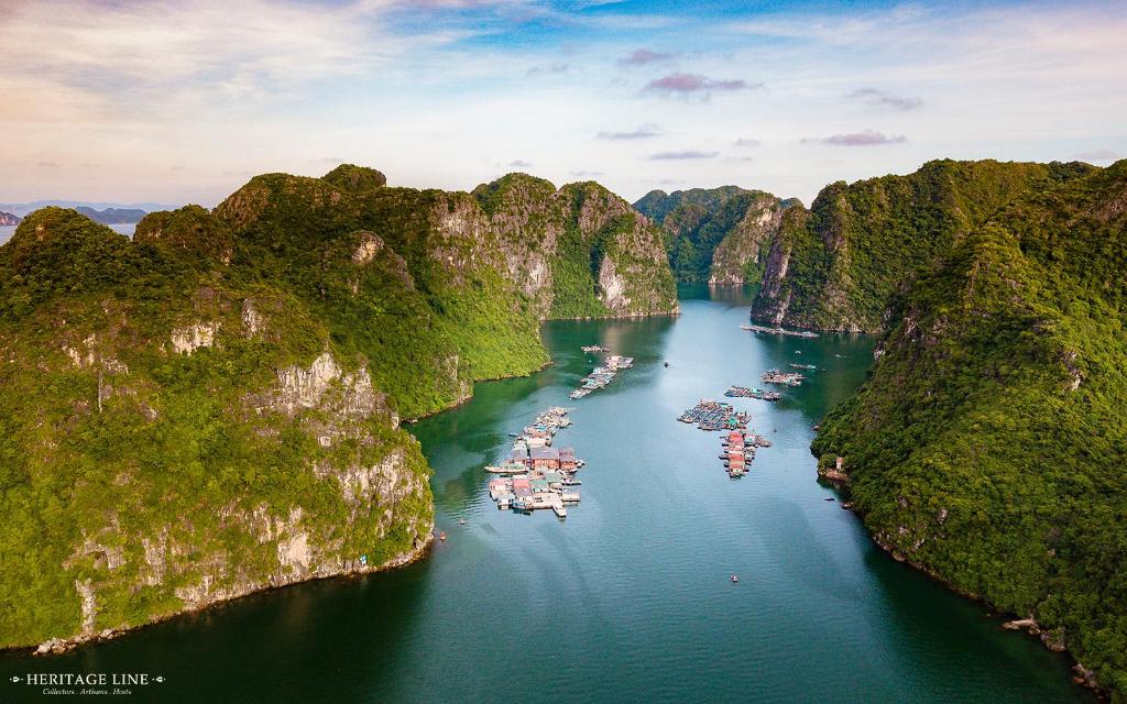 Heritage Line Violet Cruise &#8211; Halong Bay &#038; Lan Ha Bay