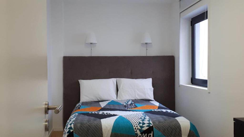 TMB (Train / Metro&amp; Bus ) Oporto Station House — Hotel in Porto