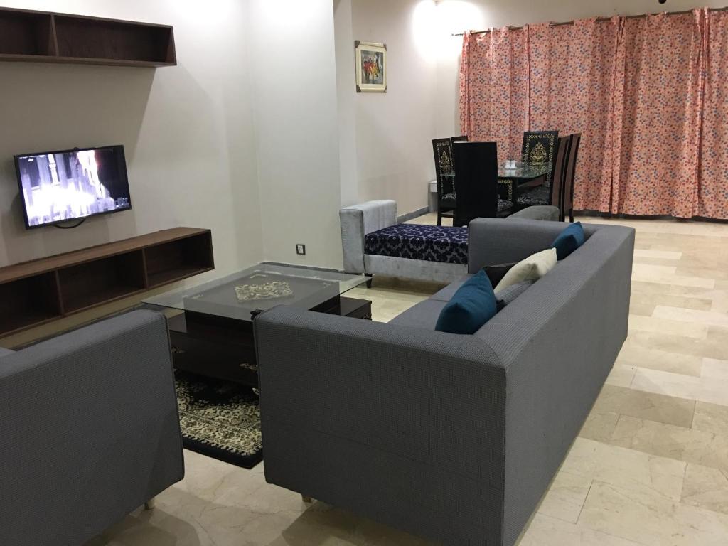 Apartment near Shaukat Khanum — Hotel in Lahore