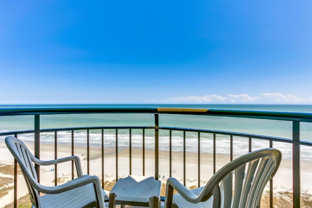 Beachfront Luxury Condo w private balcony at Meridian Plaza Main image 1