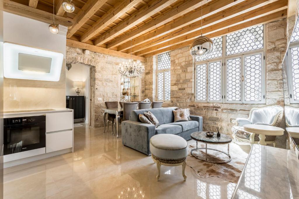 Berislavic Palace — Hotel in Trogir