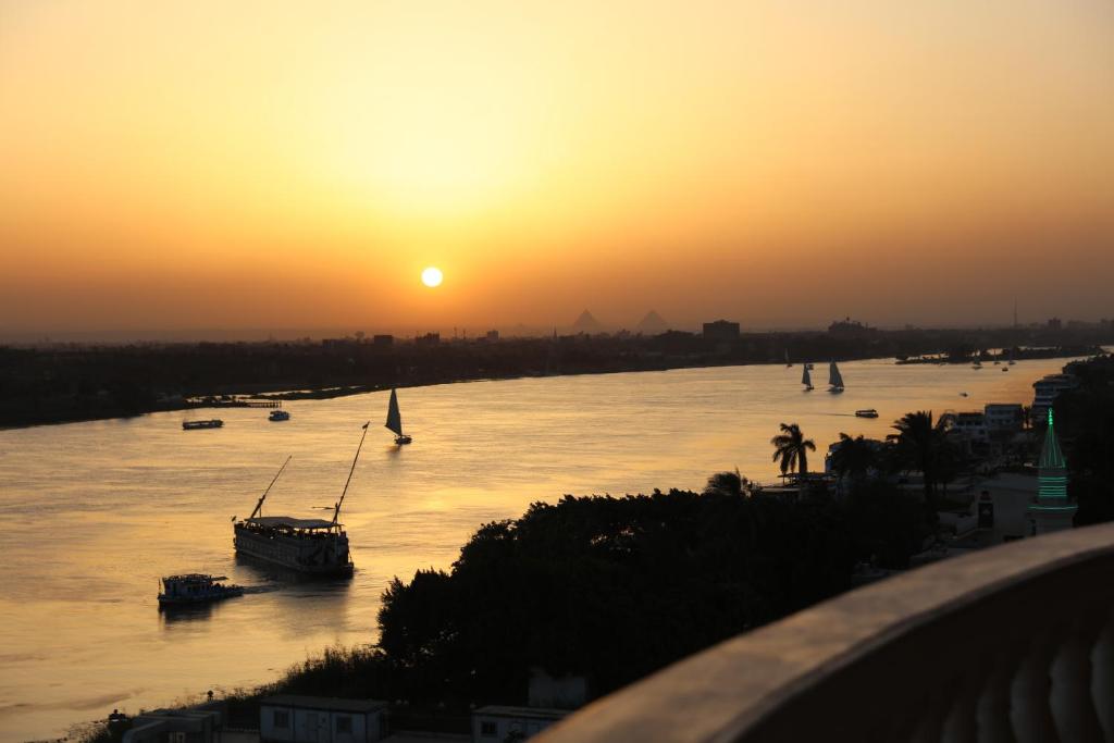 Каир река Ниль фото. Маади.