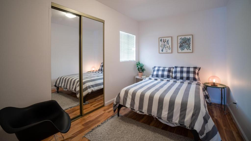 Charming 2BR Casita in Front of Park — Hotel in Los Angeles (CA)