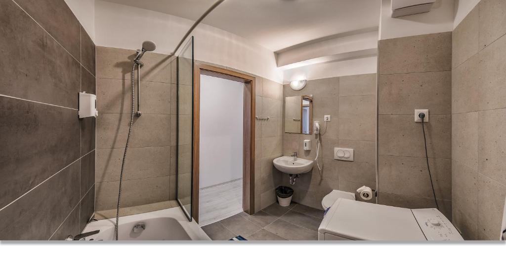 Bathroom, Nova City Apartments in Budapest