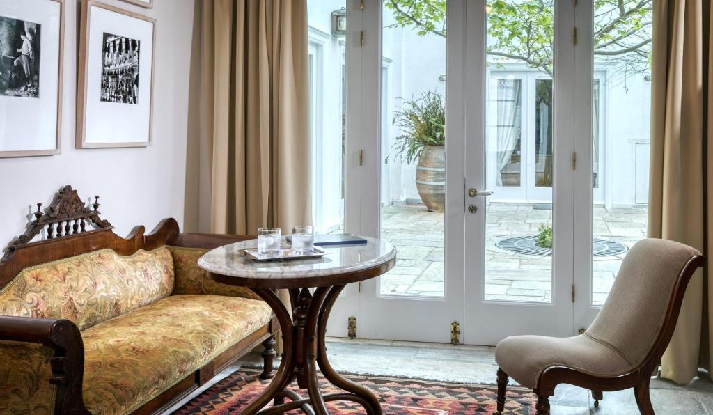 フロント・ロビー