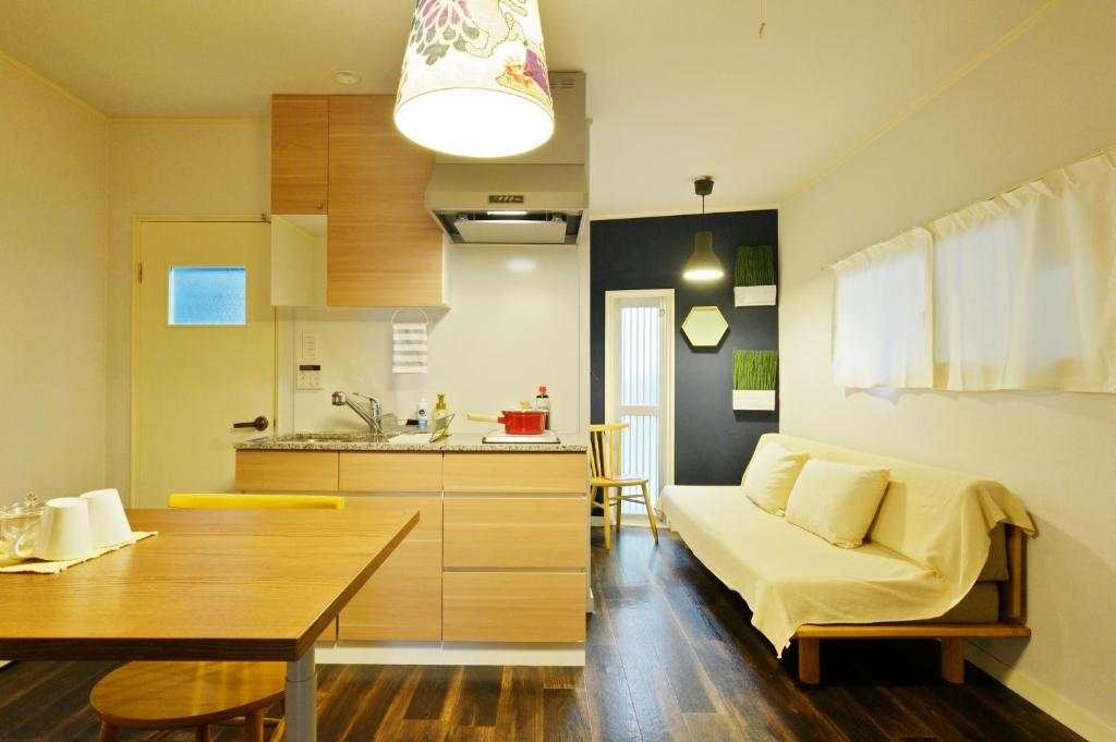 Konpeito House — Hotel in Osaka