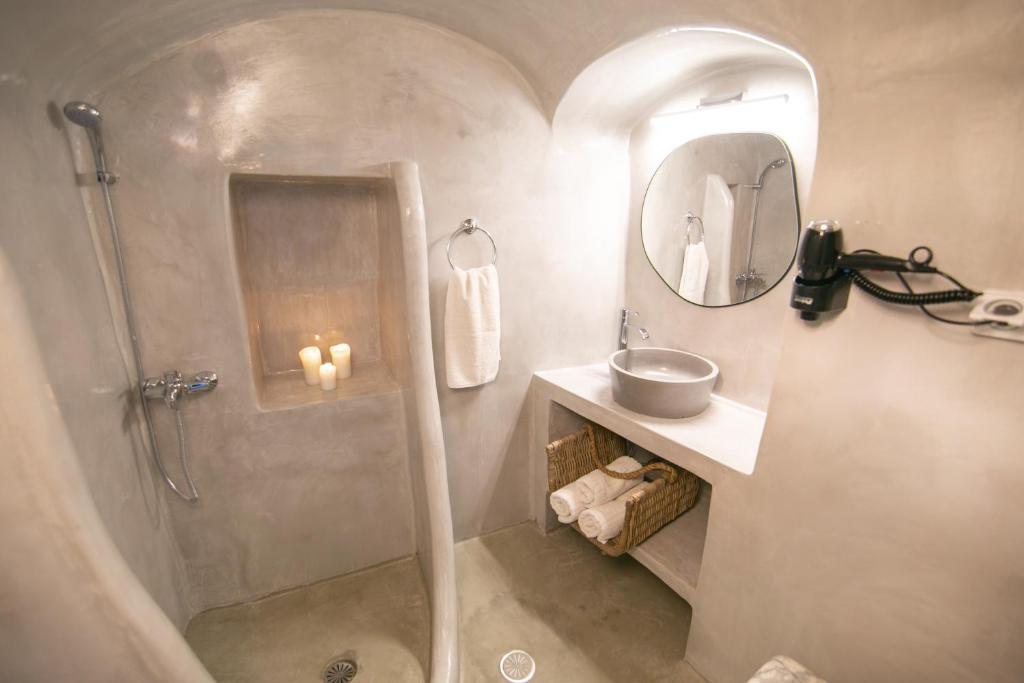 Thetis Cave Houses photo