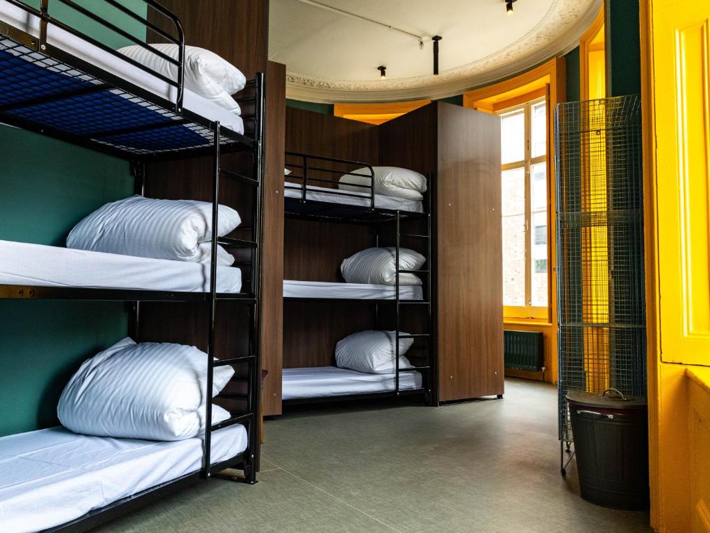 ผับเลิฟ แอด เดอะ ไวท์ แฟรี่ วิคตอเรีย (PubLove @ The White Ferry Victoria)