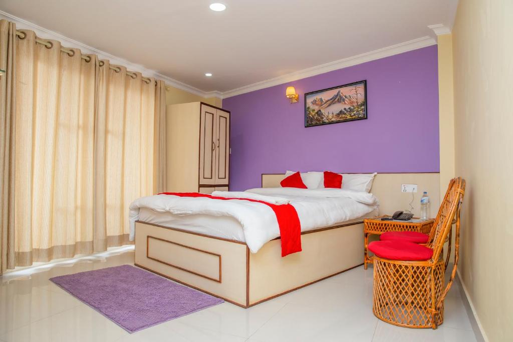 5. Hotel Tr..