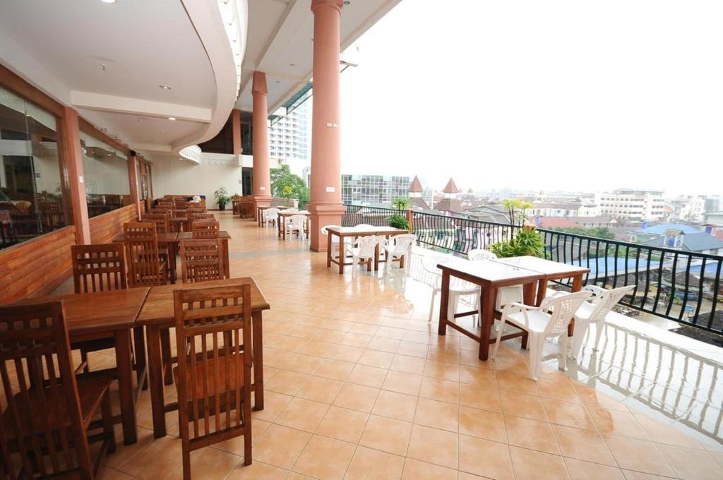 Restaurant, Bel Aire Patong, Phuket By The ASHLEE in Phuket