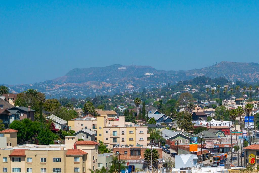 Charming 2BR Casita in Front of Park photo
