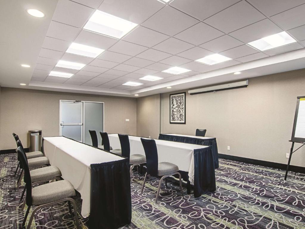 غرفة الاجتماعات/الاحتفالات