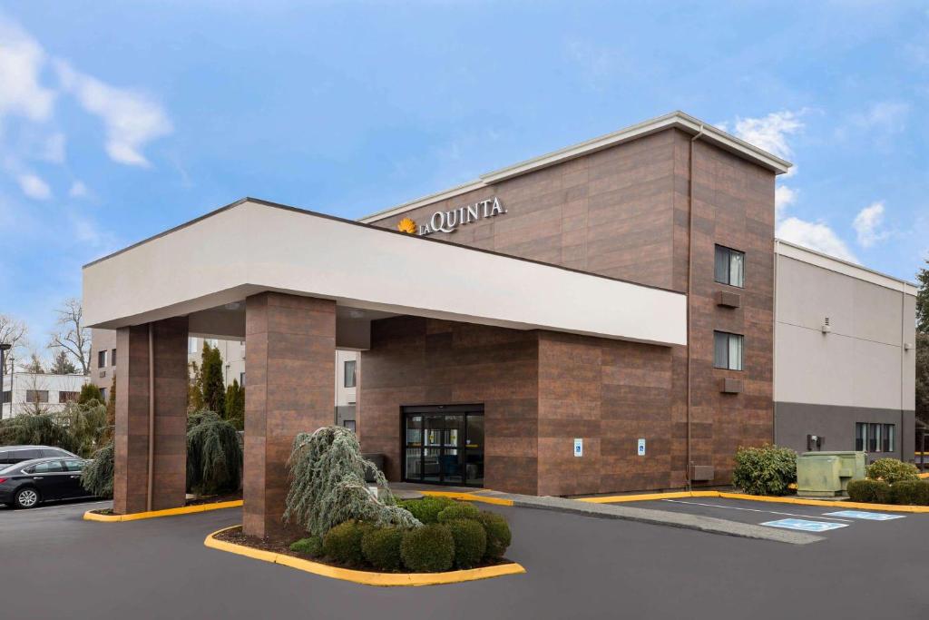 1 Queen Bed, Mobility Accessible Room, Non-Smoking