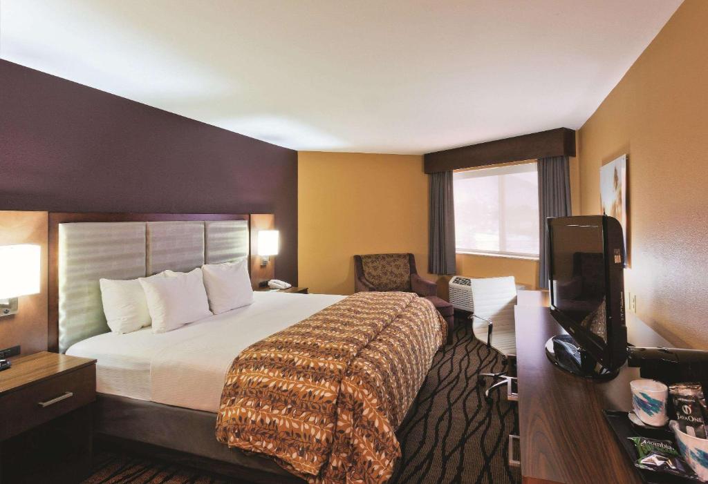 4. 라 퀸타 인 앤..