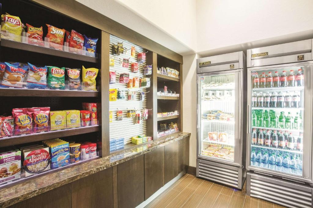 La Quinta Inn & Suites Prescott Convention Center Photo 9