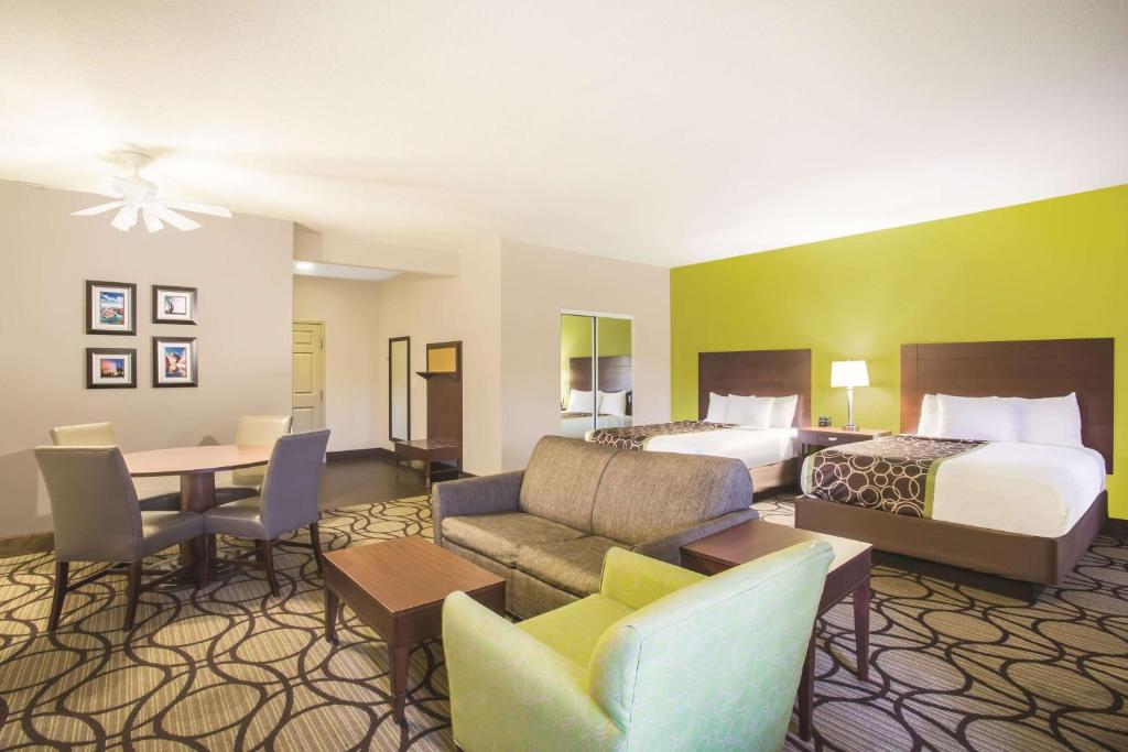 La Quinta Inn & Suites Prescott Convention Center Photo 15