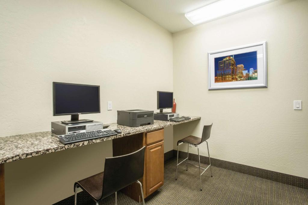 La Quinta Inn & Suites Prescott Convention Center Photo 16