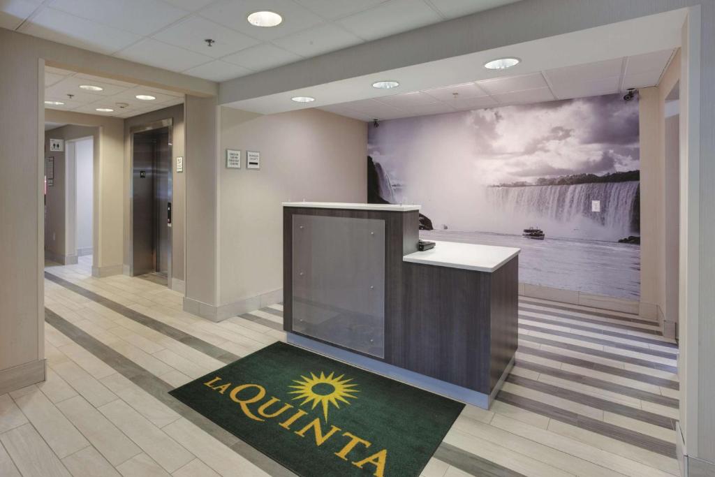 2 Queen Beds, Mobility Hearing Accessible Room, Roll-In Shower, Non-Smoking