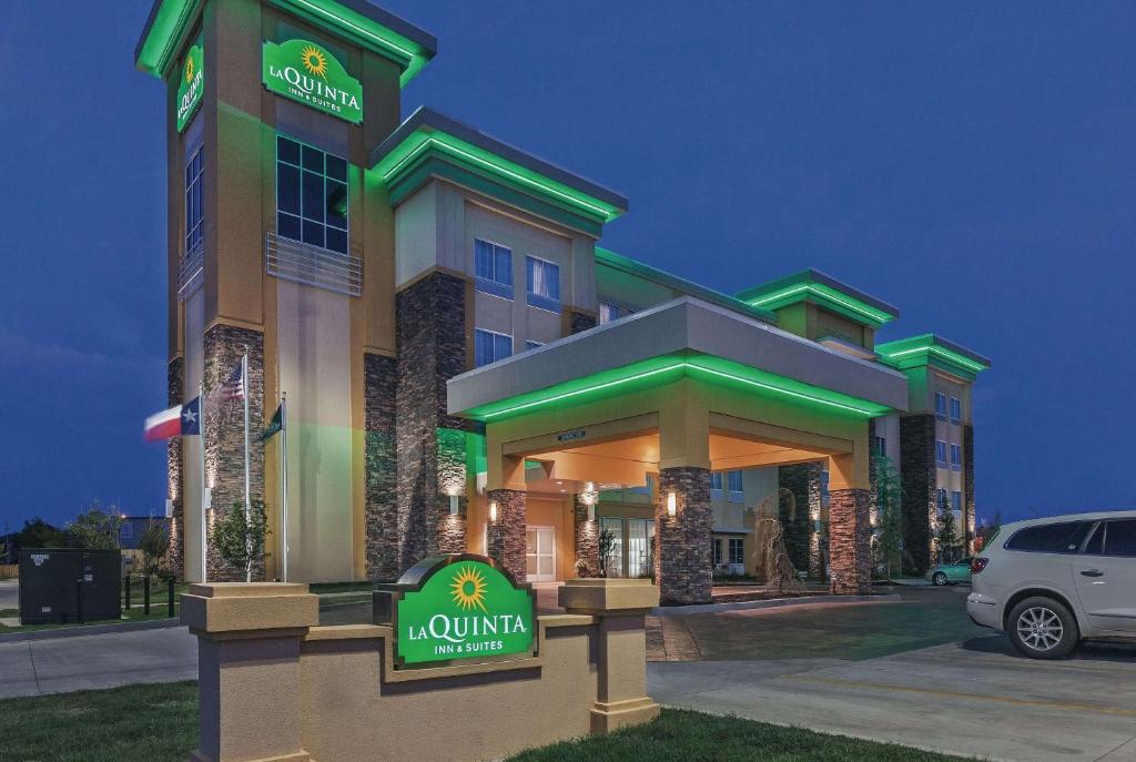 2 Queen Beds, Mobility/Hearing Accessible Room, Tub with Grab Bars, Non-Smoking